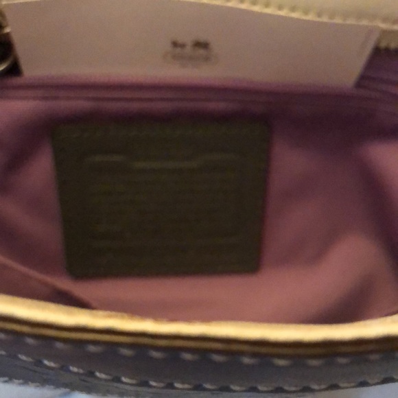 Coach Bag , in excellent condition not to big not to small medium size. - Picture 3 of 5